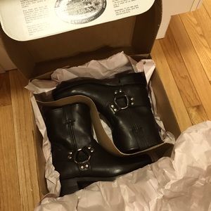 Frye Mens Harness 8R 87400 Black Leather Boots size 10 Like New with box